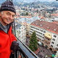 Tony on top of the Stadtturm (1207 visitas) Tony enjoying the sights of Innsbruck from the Stadtturm or City Tower Tony on top of the Stadtturm